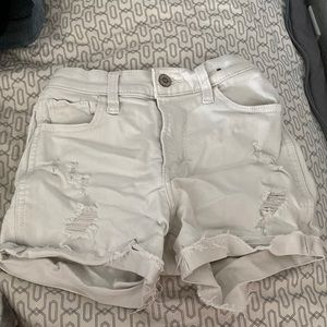 White Hollister shorts size 00/W23